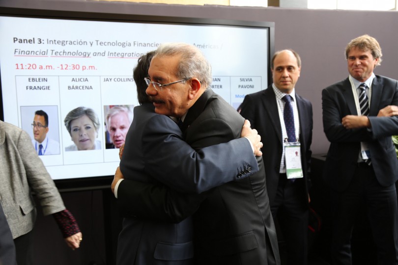 REPÚBLICA DOMINICANA: Danilo Medina y Luis Alberto Moreno, presidente del BID, coinciden en Perú; renuevan estrechos lazos
