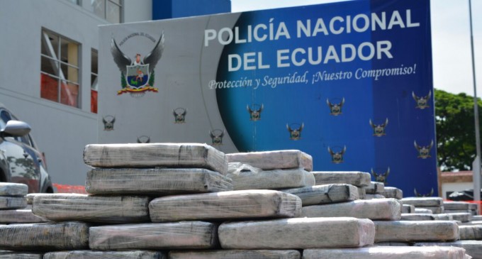 Policía incautó casi una tonelada de cocaína en dos operativos