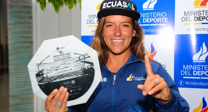 Atleta ecuatoriana se impone en el campeonato mundial de surf