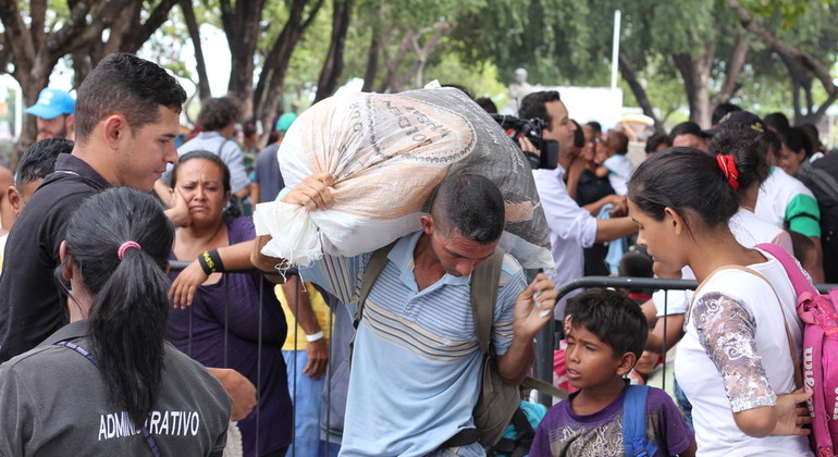 Más de 800 venezolanos ingresan en Brasil diariamente