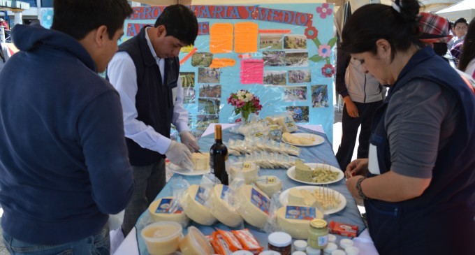 Productores lácteos del norte de Pichincha hicieron conocer sus necesidades al MAG    
