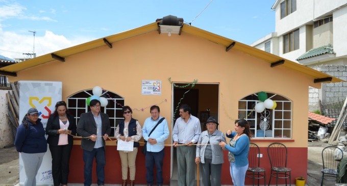 Miduvi entregó viviendas dignas y seguras a 11 familias con discapacidad en Tungurahua