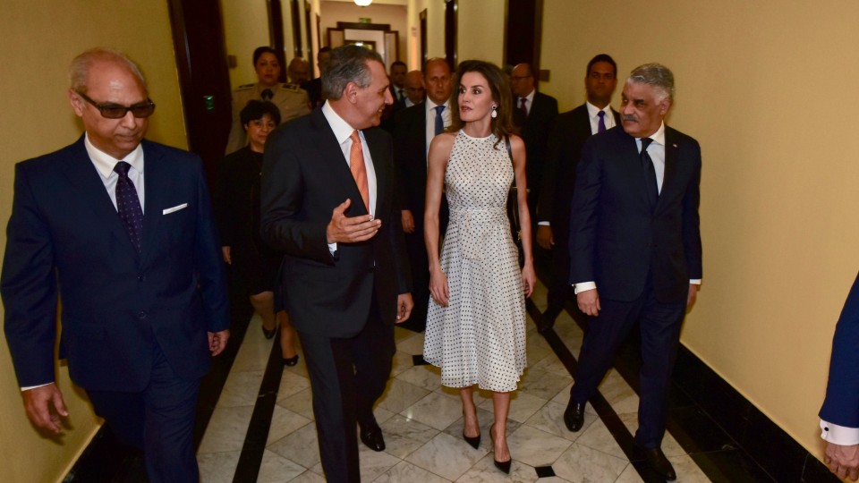 REPÚBLICA DOMINICANA: Danilo Medina y Cándida Montilla de Medina reciben a reina Letizia de España en el Palacio Nacional. Ofrecen almuerzo en su honor