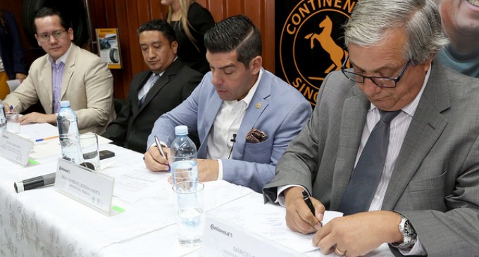 Ministro de Trabajo destacó que el contrato colectivo en Continental Tire Andina es fruto del diálogo