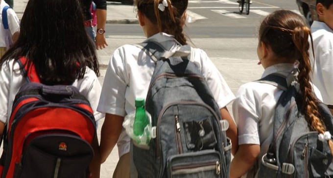 El peso de mochila escolar no debe sobrepasar el 10% del peso del niño