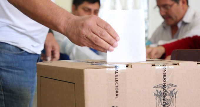 En Loja se cumplen votaciones para proceso de revocatoria del mandato del alcalde
