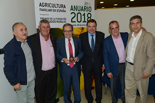 ESPAÑA: Luis Planas subraya la contribución decisiva de agricultores y ganaderos para mantener la población y los territorios rurales