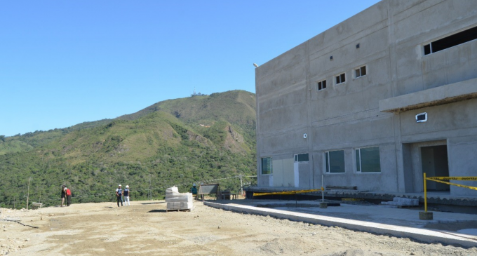 La infraestructura del hospital de Piñas está lista en un 64%