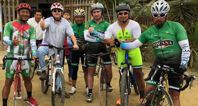 Ciclistas se unieron a la promoción del Festival de Observación de Ballenas en Puerto López