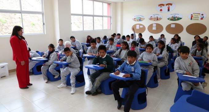 La Agencia Francesa de Desarrollo acuerda apoyo a la educación en Ecuador