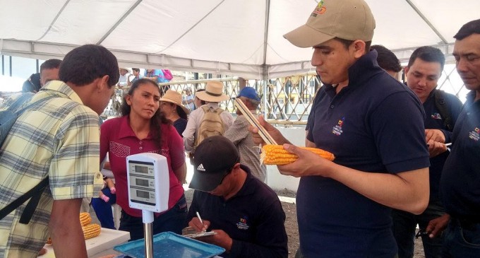 ECUADOR: El Gobierno presentó sus proyectos de apoyo a los agricultores en una feria en el cantón Zapotillo