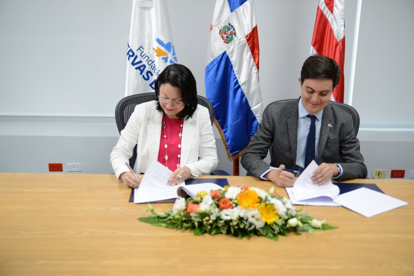 REPÚBLICA DOMINICANA: Acuerdo: Reservas del País y embajada Reino Unido capacitarán a microempresarios sobre cambio climático