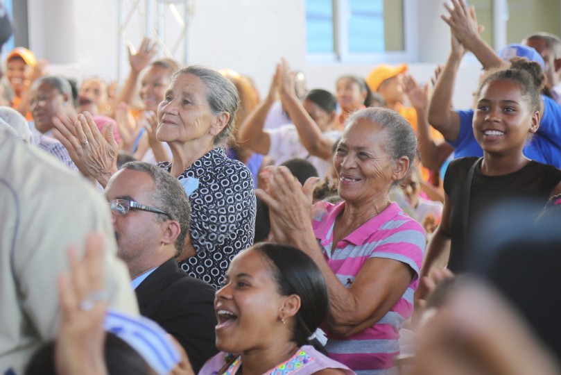 REPÚBLICA DOMINICANA: Cabral exhibe modernidad en los servicios de salud. Danilo Medina entrega el nuevo hospital municipal