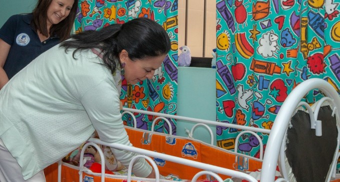 Rocío de Moreno visita a niños con discapacidad en la Casa de Acogida Hogar para sus niños en Latacunga