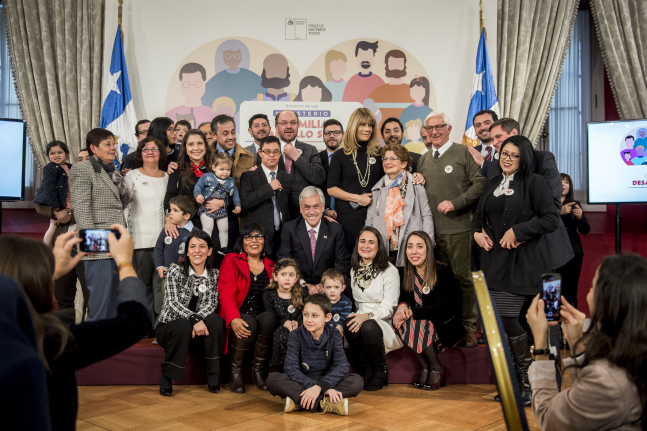 CHILE: Presidente Piñera firma proyecto de ley que creará Ministerio de Familia y Desarrollo Social: Hay muchos tipos de familia, todas son respetables, todas merecen dignidad y el Estado tiene que apoyar, acompañar, promover y facilitar su desarrollo