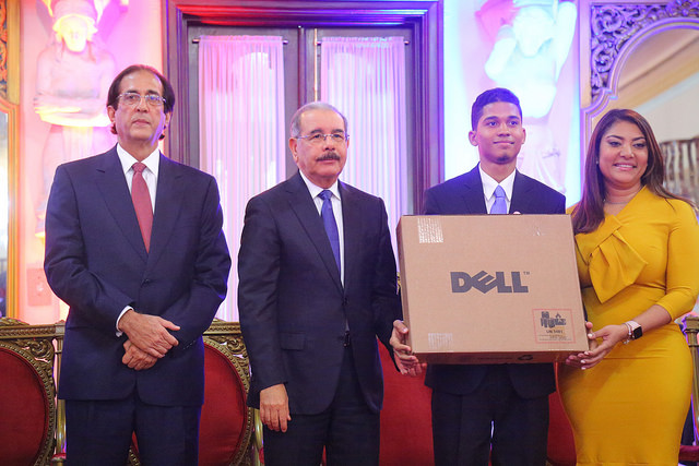Danilo Medina encabeza acto Día Internacional de la Juventud; se anuncia el Plan “Mi Primer Empleo” y la nueva “Ruta República Digital”