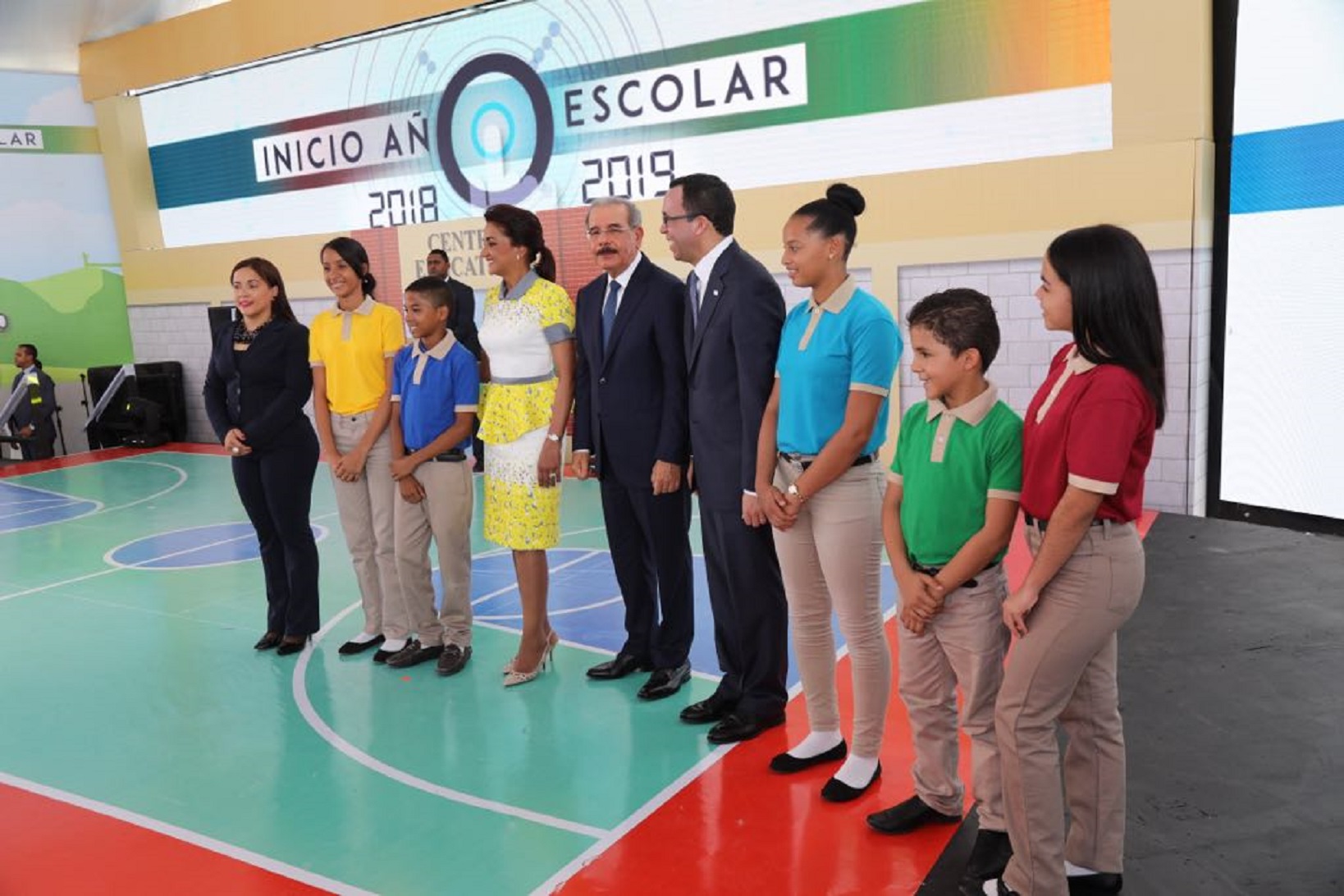 REPÚBLICA DOMINICANA: Más de 2 millones 800 mil estudiantes van a clases. Danilo Medina encabeza inicio año escolar 2018-2019 en Hato Mayor