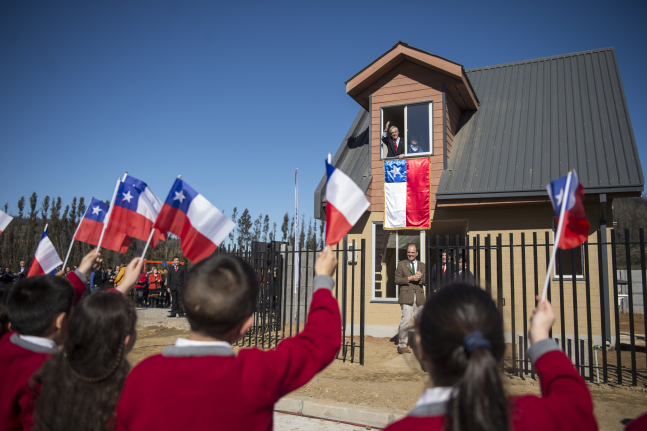 CHILE: Presidente Piñera visita Santa Olga y refuerza plan de reconstrucción: Está renaciendo con mucha fuerza
