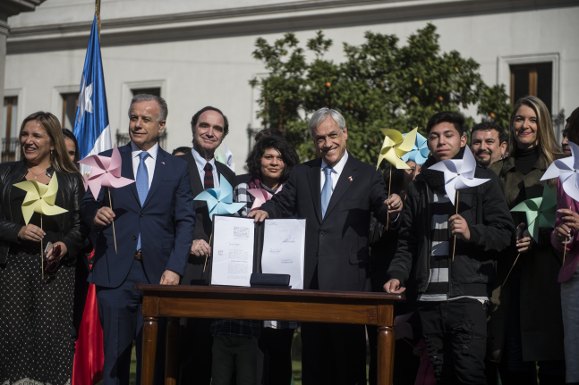 Presidente Piñera firma proyecto para dar nombre a niños que mueren antes de nacer: Refleja el profundo compromiso que tenemos como Gobierno con la vida humana y con las familias chilenas