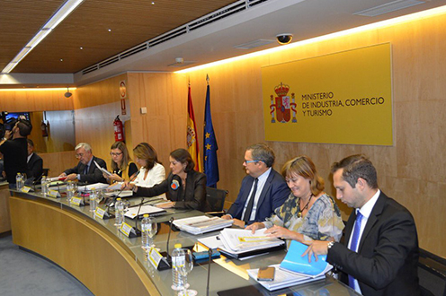 ESPAÑA: Reyes Maroto anuncia un plan de apoyo a la competitividad del comercio minorista y una mesa para abordar la venta ilegal