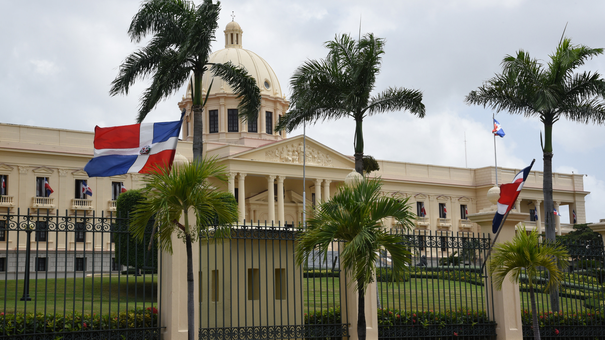 REPÚBLICA DOMINICANA: Presidente confirma a Héctor Valdez Albizu y a Clarissa de la Rocha como gobernador y vicegobernadora Banco Central