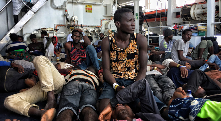Libia: ACNUR denuncia la aparición de contrabandistas que fingen ser empleados de la ONU