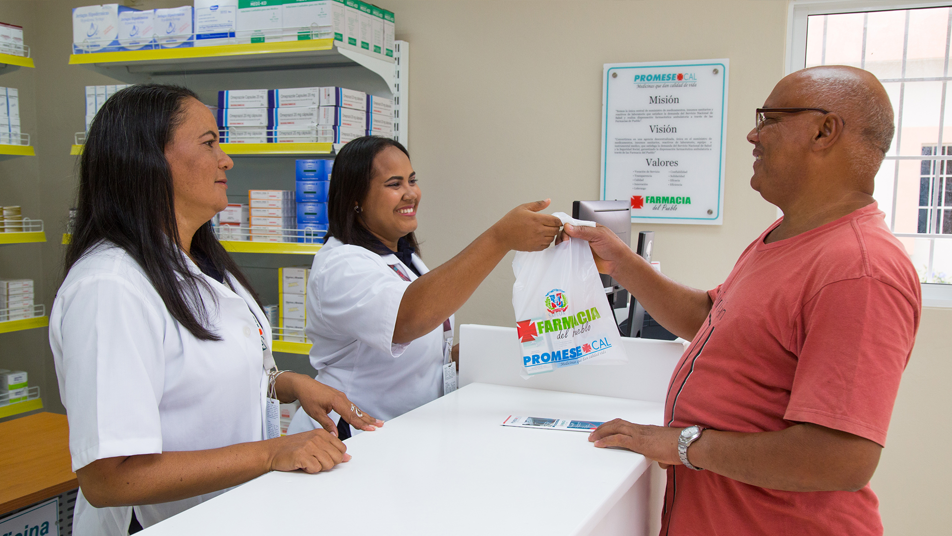 REPÚBLICA DOMINICANA: Una Farmacia del Pueblo más en Montellano, Jamao Afuera