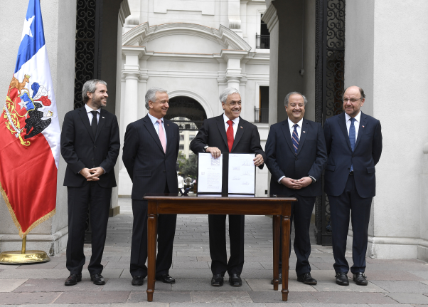 Presidente Piñera firma proyecto de reforma al sistema de pensiones: Es un enorme esfuerzo que hace la sociedad chilena por una causa noble, justa, urgente y necesaria