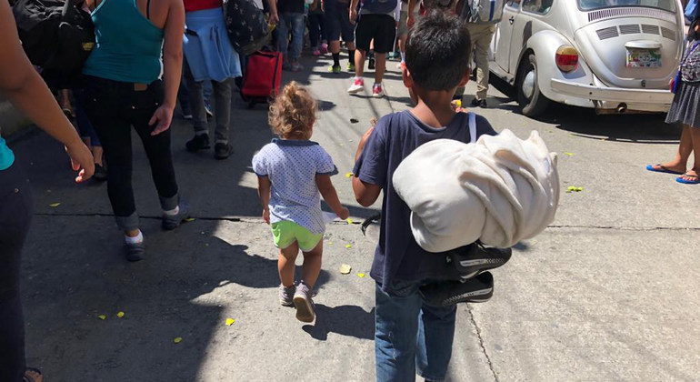 Miles de niños en la caravana migrante necesitan protección