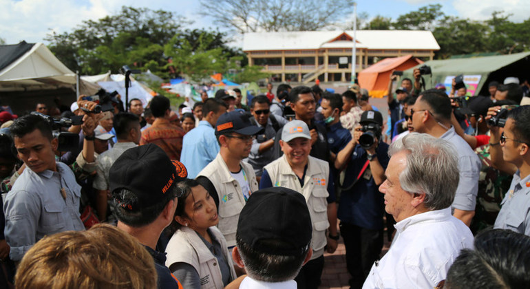 Guterres visita zona de desastre en Indonesia y reitera el apoyo de la ONU a damnificados