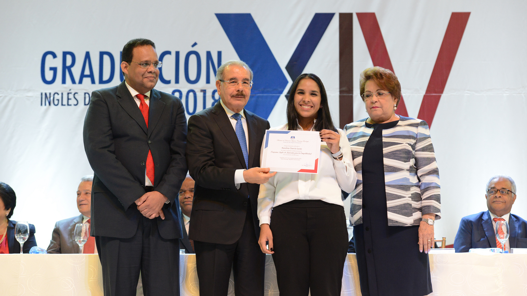 REPÚBLICA DOMINICANA: Danilo Medina encabeza XIV graduación Programa Inglés de Inmersión; RD entre primeros lugares de la región en dominio idioma
