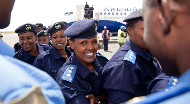 Es urgente aumentar la presencia de mujeres policías en las operaciones de paz de la ONU