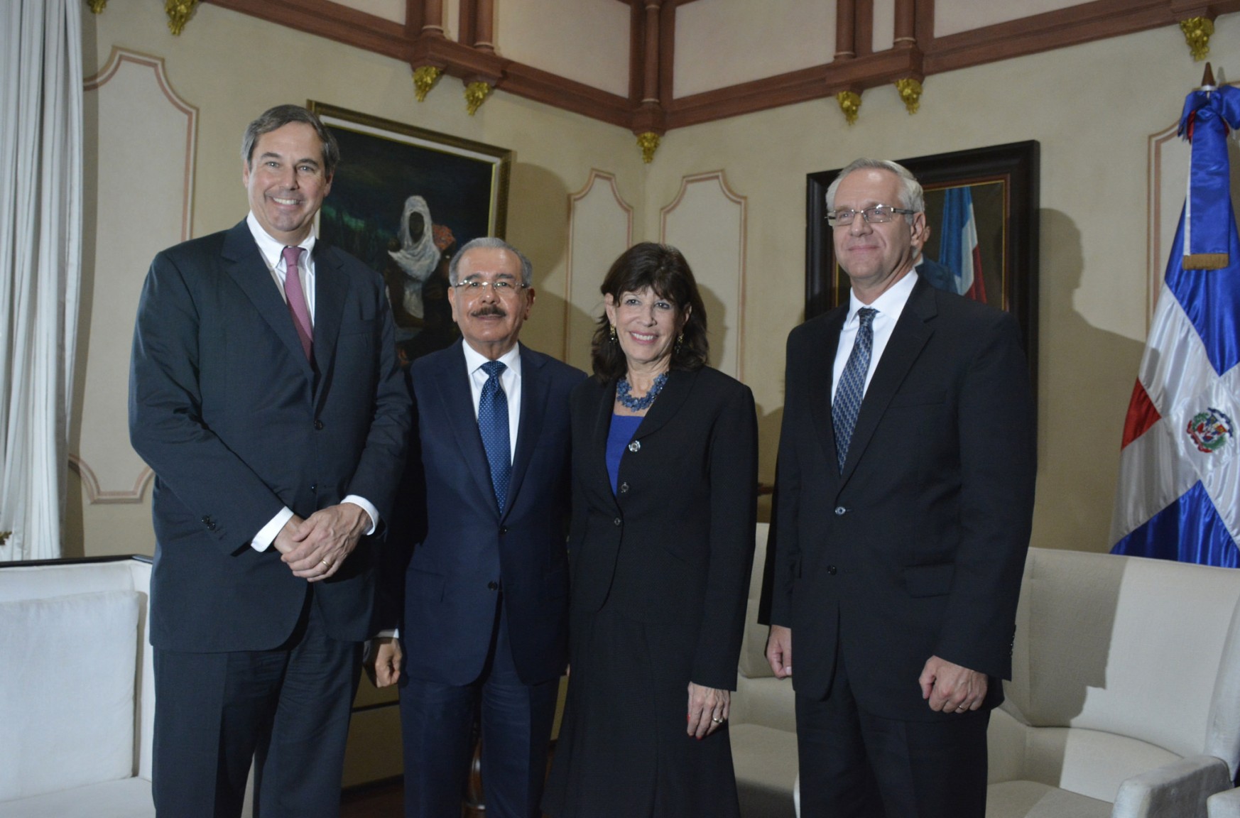 REPÚBLICA DOMINICANA: Danilo Medina sostiene reunión de trabajo con Ray W. Washburne, presidente de OPIC