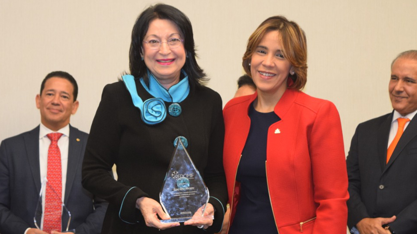 REPÚBLICA DOMINICANA: Presidenta ejecutiva de Reservas del País es reconocida por Red Dominicana de Microfinanzas