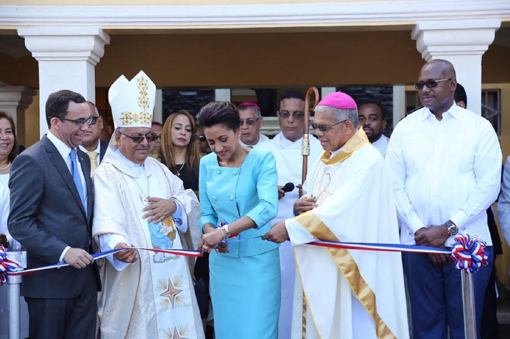 REPÚBLICA DOMINICANA: Primera dama asiste a eucaristía por 40 años de ordenación de monseñor Benito Ángeles e inauguración oficinas Vicaría Episcopal