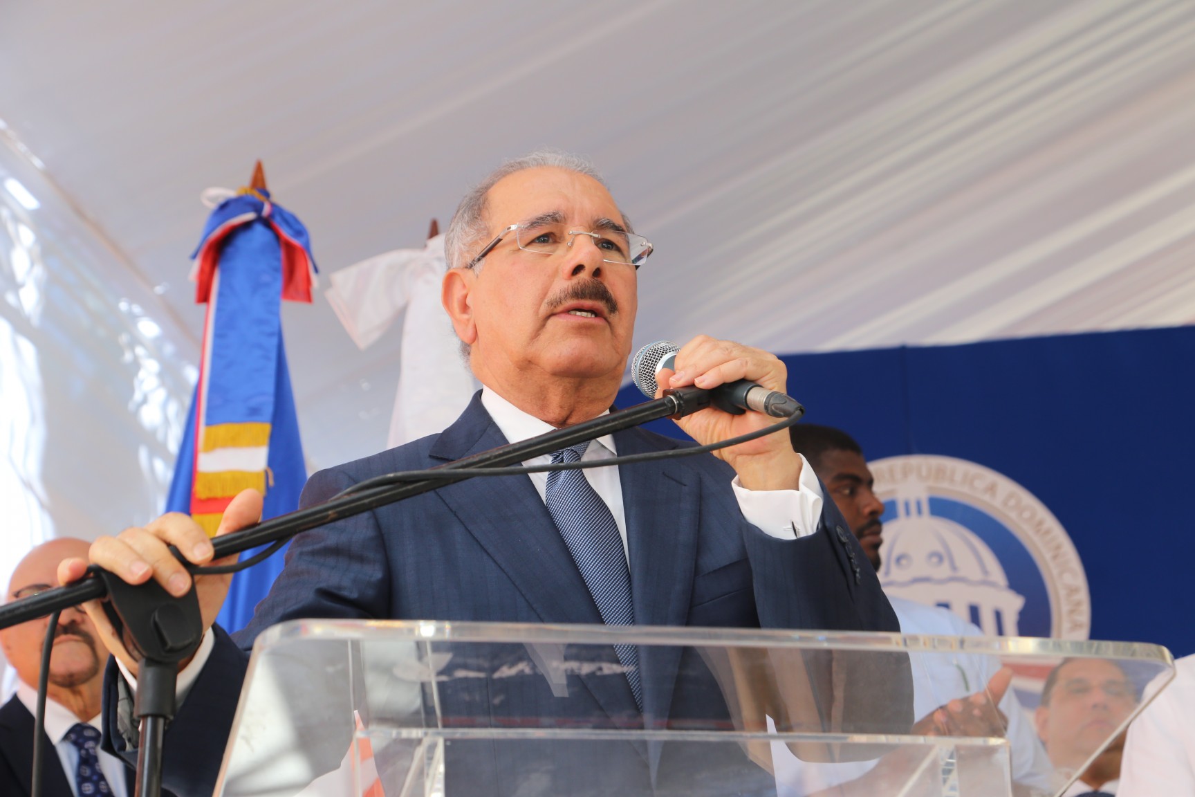 REPÚBLICA DOMINICANA: Danilo Medina se pone al frente de Acueducto Monción: Les prometo que vendrán funcionarios del INAPA para que comencemos la construcción