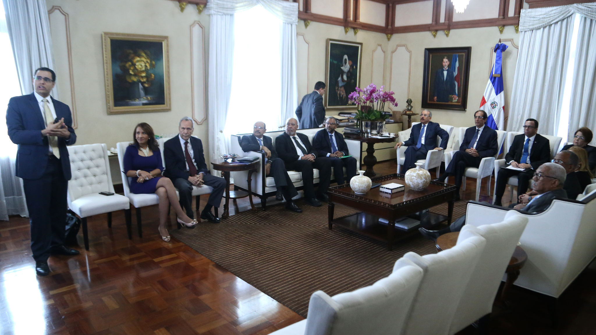 REPÚBLICA DOMINICANA: Presidente Danilo Medina trata con funcionarios metas del sector Educación
