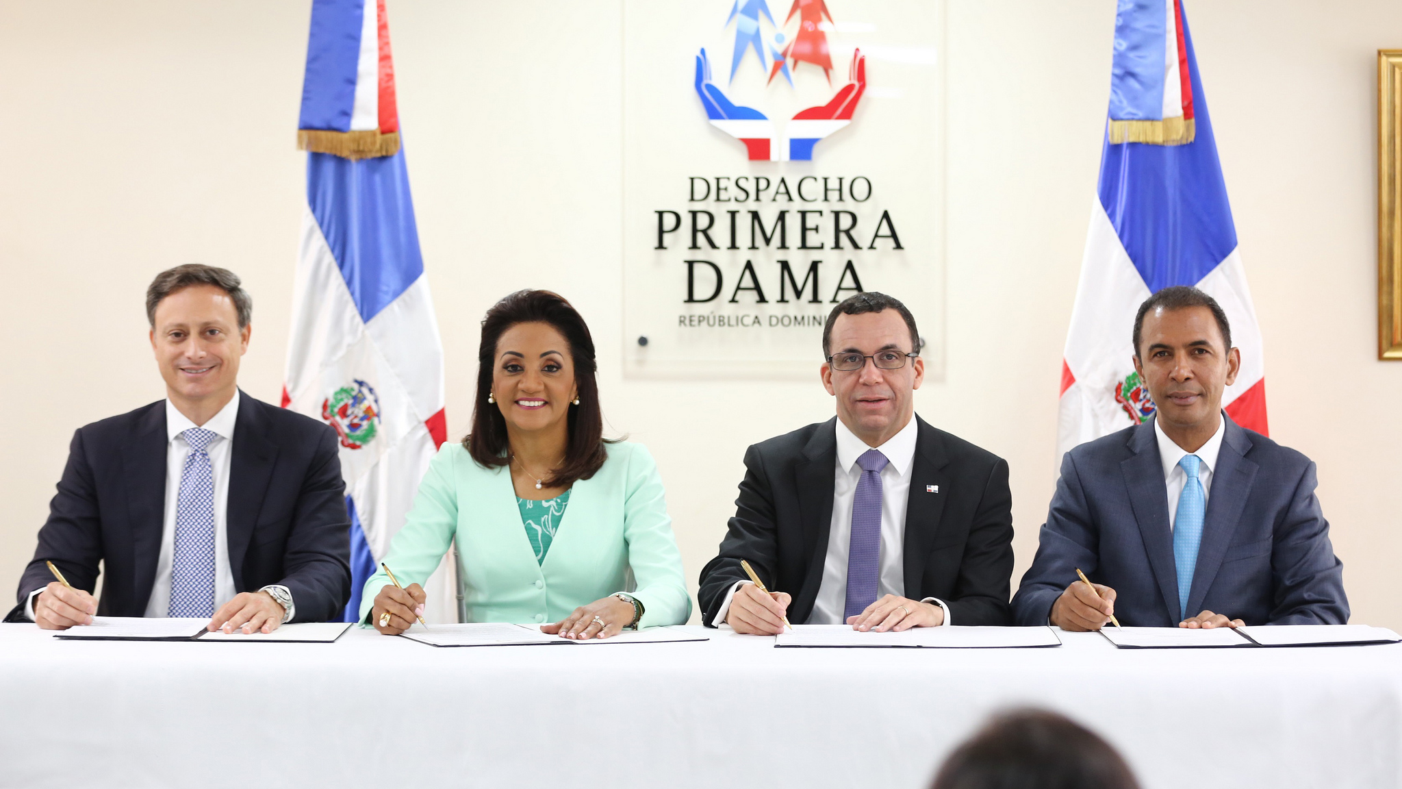 REPÚBLICA DOMINICANA: Despacho Primera Dama y cuatro instituciones pondrán en servicio hogar escuela para niños en condición de calle