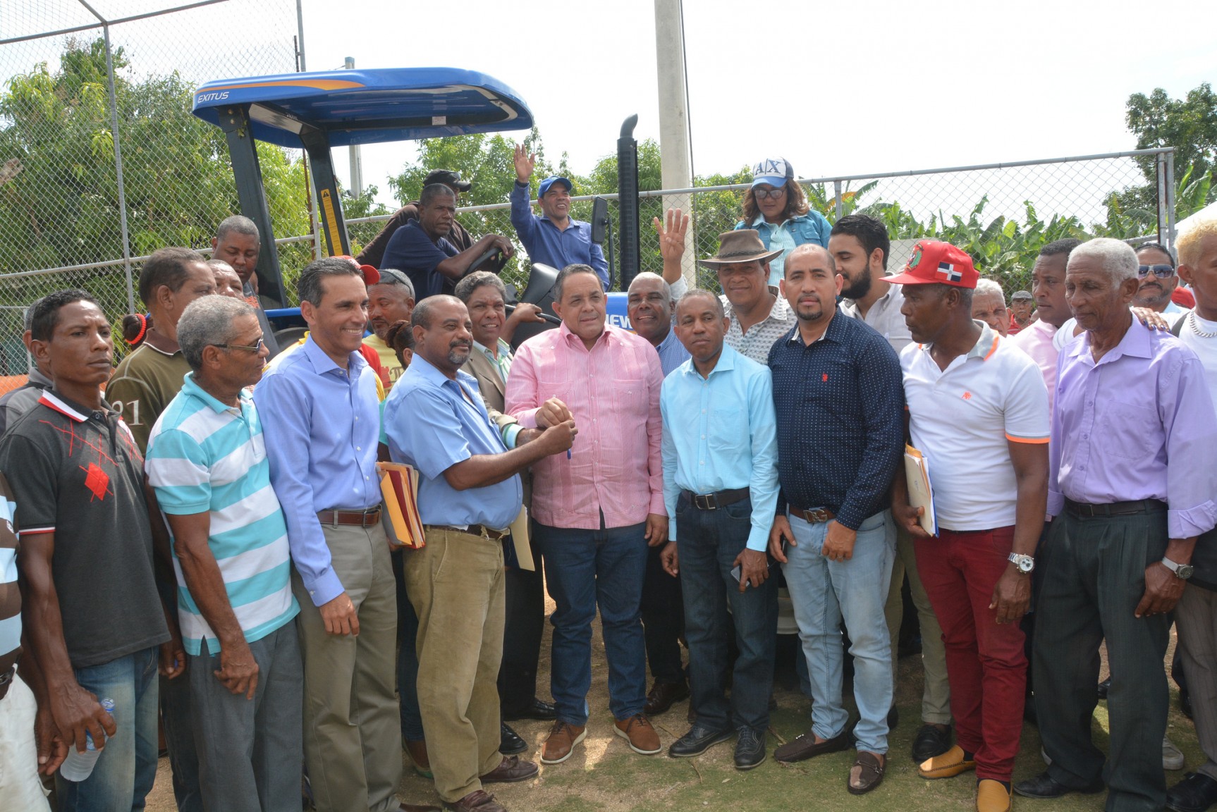REPÚBLICA DOMINICANA: Rápida respuesta a compromisos Visita Sorpresa 240: productores de El Peñón, Barahona, reciben equipos e implementos agrícolas