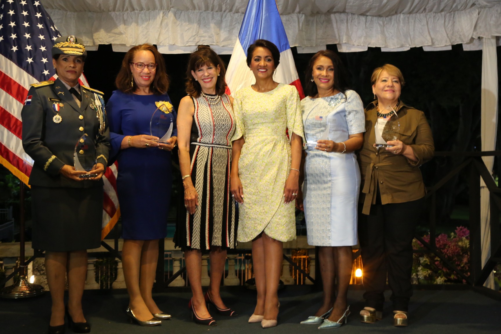 REPÚBLICA DOMINICANA: Primera dama asiste a recepción y homenajes de la Embajada Estados Unidos con motivo del Día Internacional de la Mujer