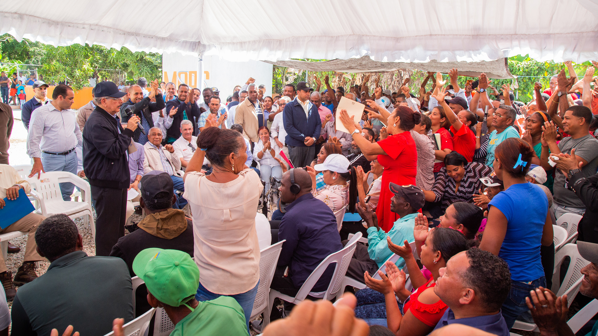 REPÚBLICA DOMINICANA: Visita Sorpresa de Danilo Medina reactivará producción agrícola en El Peñón y Pescadería; aumentará ingresos de más de 3 mil familias
