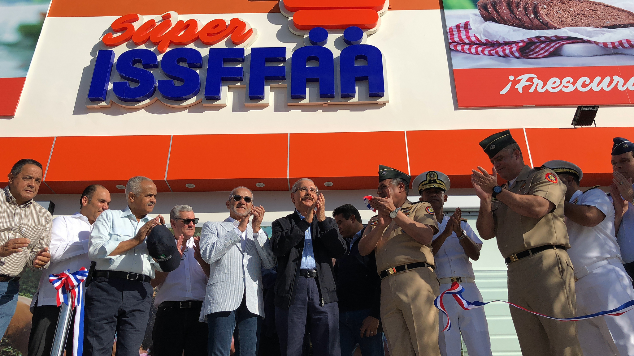 REPÚBLICA DOMINICANA: Danilo Medina entrega supermercado Súper ISSFFAA, en sede principal Ministerio de Defensa