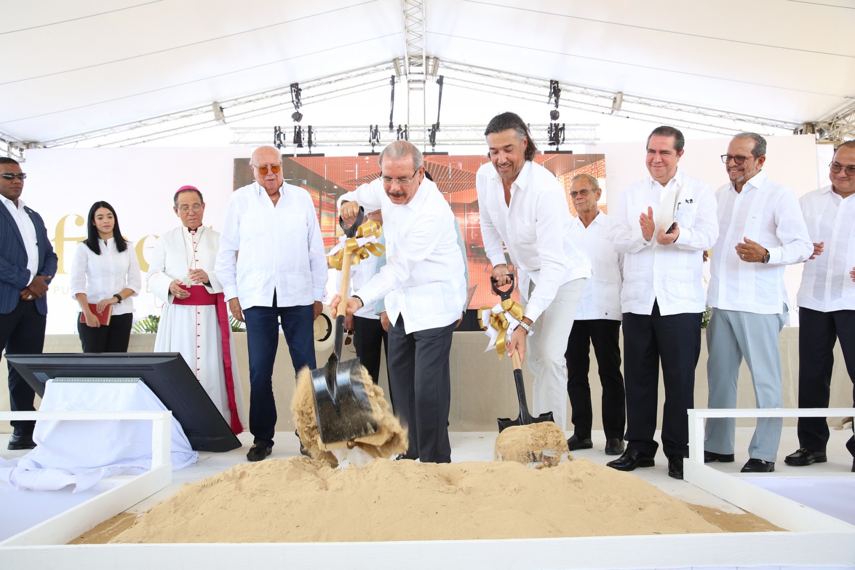 REPÚBLICA DOMINICANA: Danilo Medina asiste a inicio construcción Finest Punta Cana, tercero del ?Excellence Group Luxury Hotels & Resorts en RD