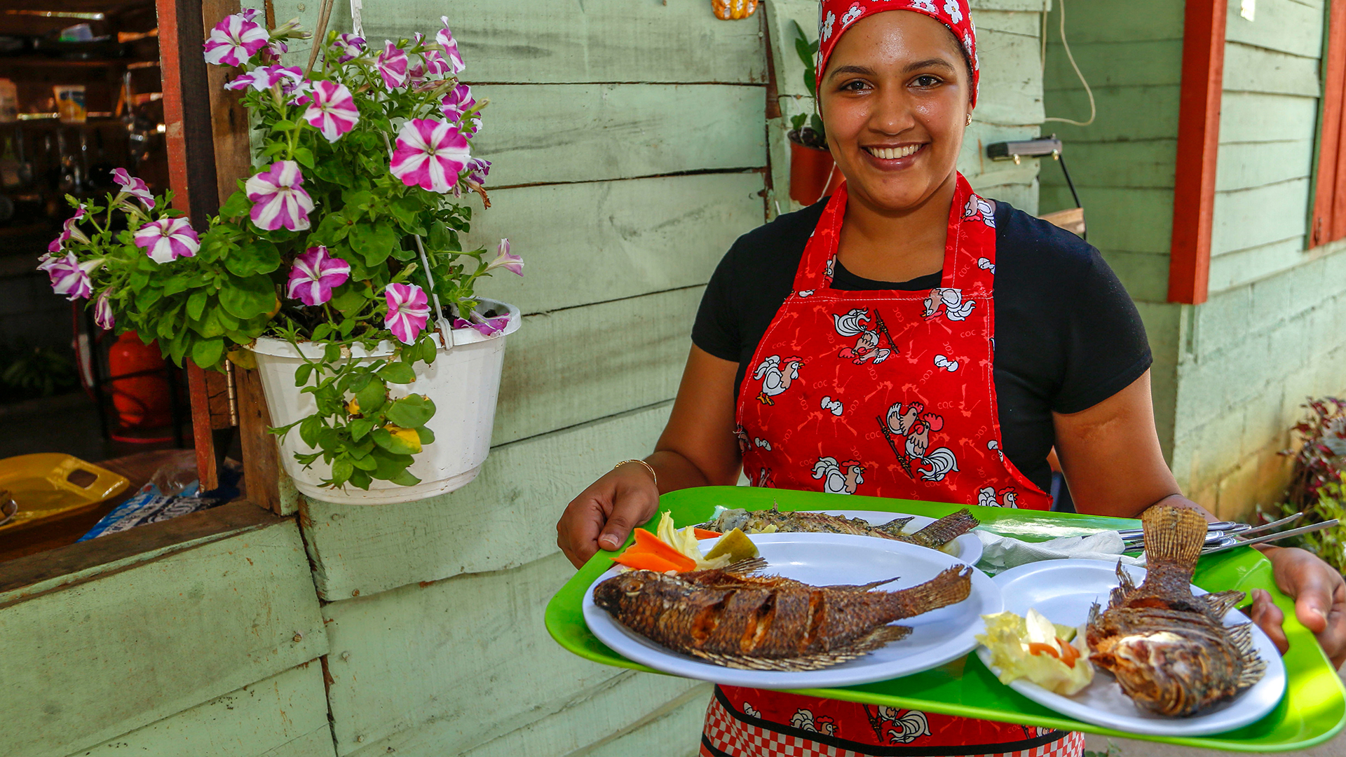 REPÚBLICA DOMINICANA: Isa Mariel tiene un comedor, El Lago, en la presa de Hatillo