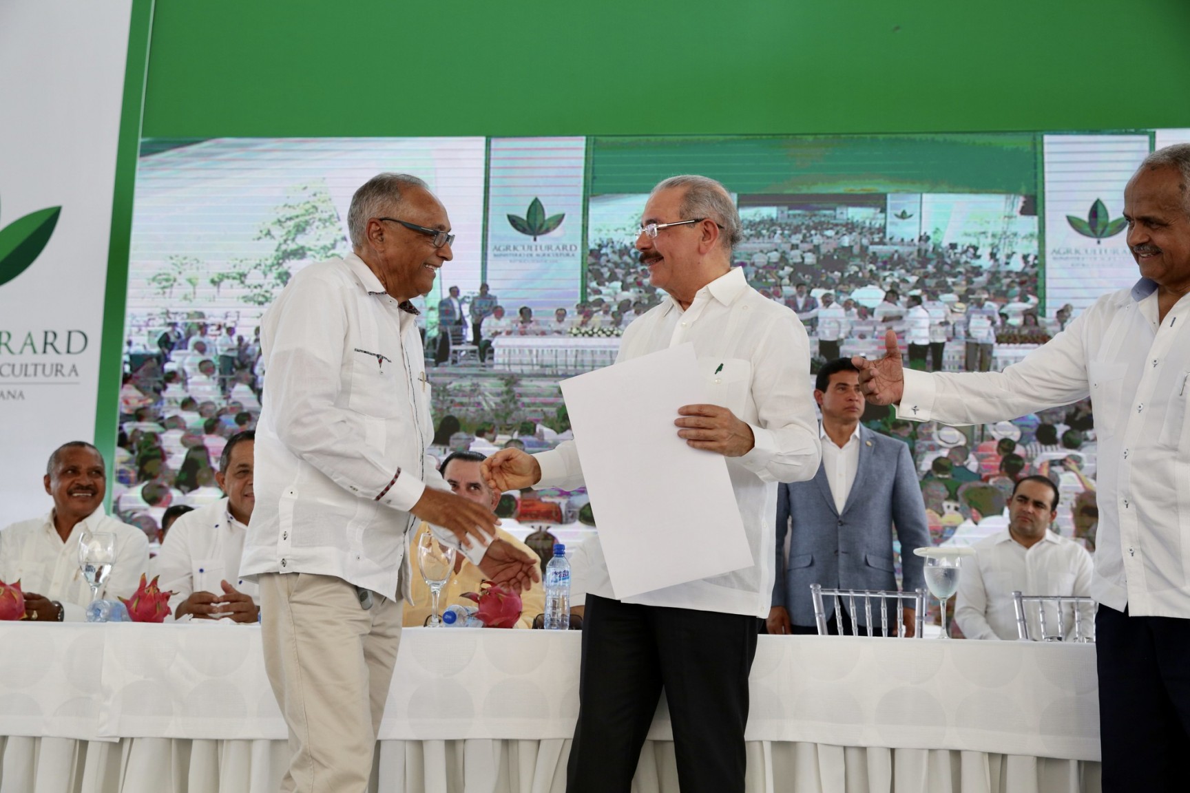 REPÚBLICA DOMINICANA: Cerca de 15 mil productores y campesinos celebran Día Nacional del Agricultor junto a Danilo Medina, el presidente más buena paga