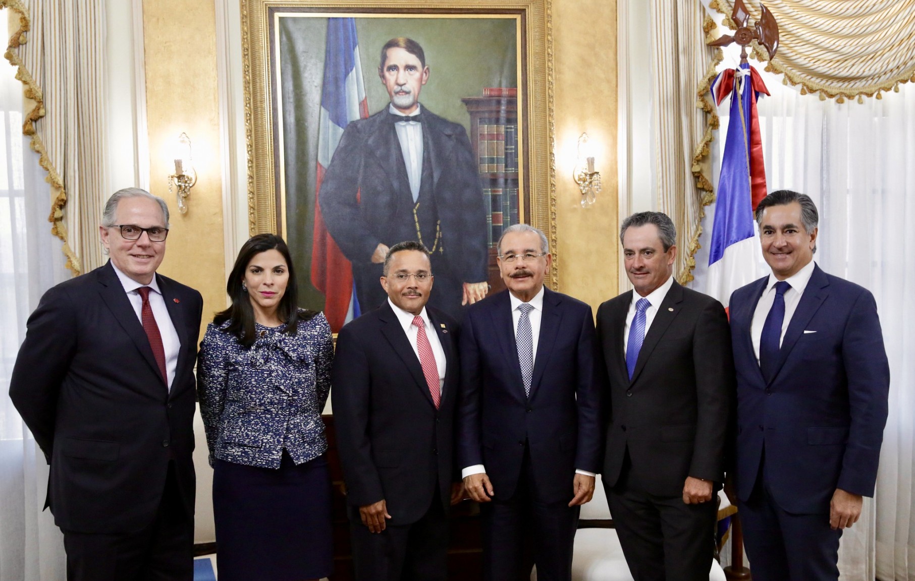REPÚBLICA DOMINICANA: Alianza público-privada sigue fortaleciéndose: recién electo Consejo Directores de AMCHAMDR visita al presidente Danilo Medina