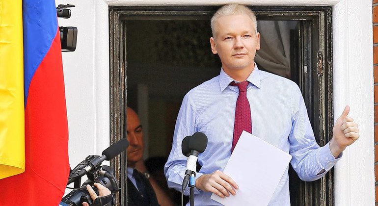 Experto pide a Ecuador que no entregue las pertenencias personales de Assange a Estados Unidos