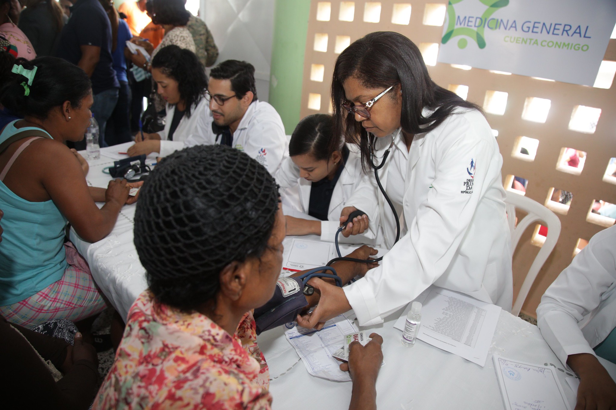 REPÚBLICA DOMINICANA: Despacho Primera Dama lleva soluciones de salud y orientaciones a residentes de la provincia Duarte