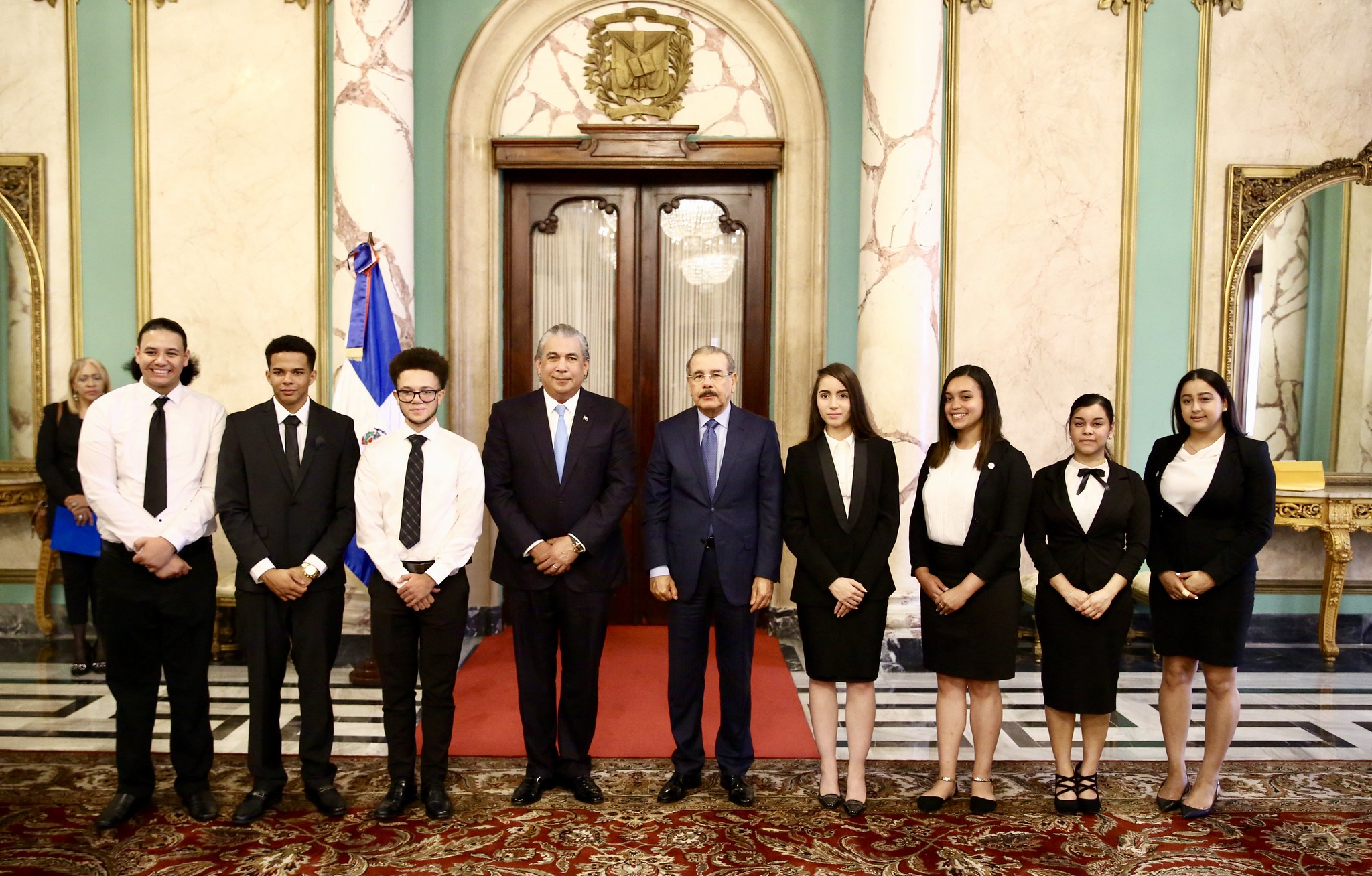 REPÚBLICA DOMINICANA: Presidente Danilo Medina ofrece cálido recibimiento en Palacio Nacional a estudiantes meritorios dominicanos radicados en Estados Unidos