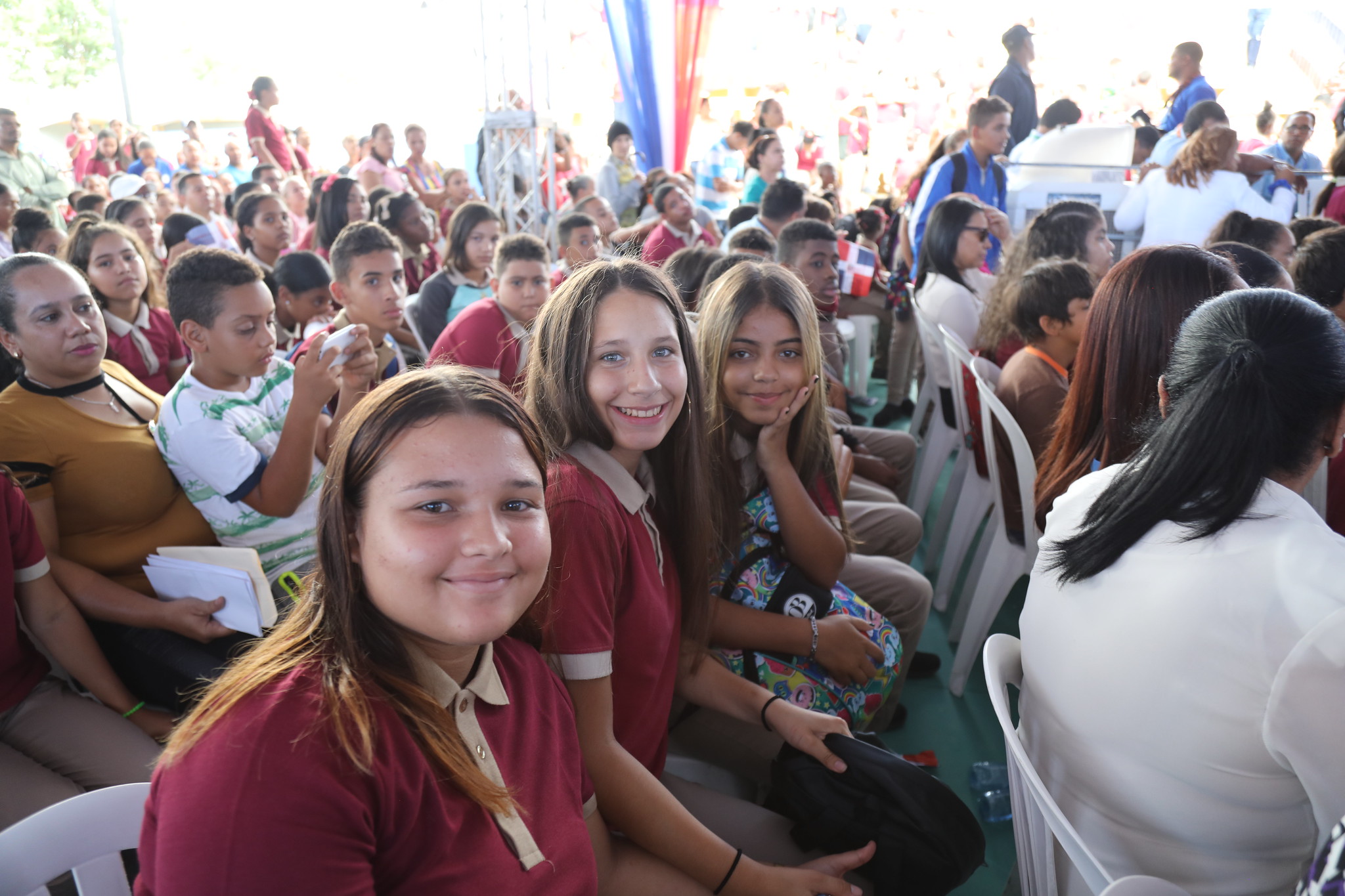REPÚBLICA DOMINICANA: La Vega: Presidente entrega dos escuelas en Jarabacoa y liceo en Ranchito para 2, 065 alumnos. 90% estudiantes en Jornada Escolar Extendida
